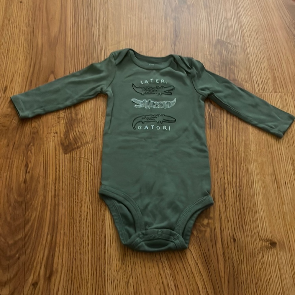 10/$10 Carter’s Green Alligator Bodysuit 6m